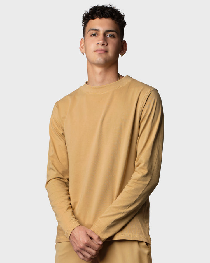 Model: 6'0 - 150lbs | Size: M