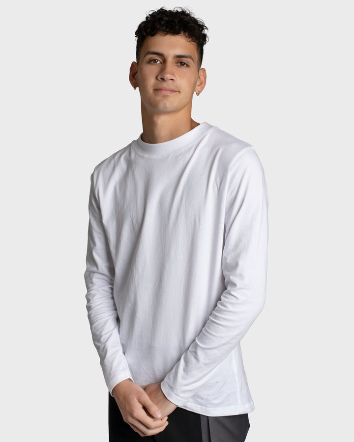 Model: 6'0 - 150lbs | Size: M
